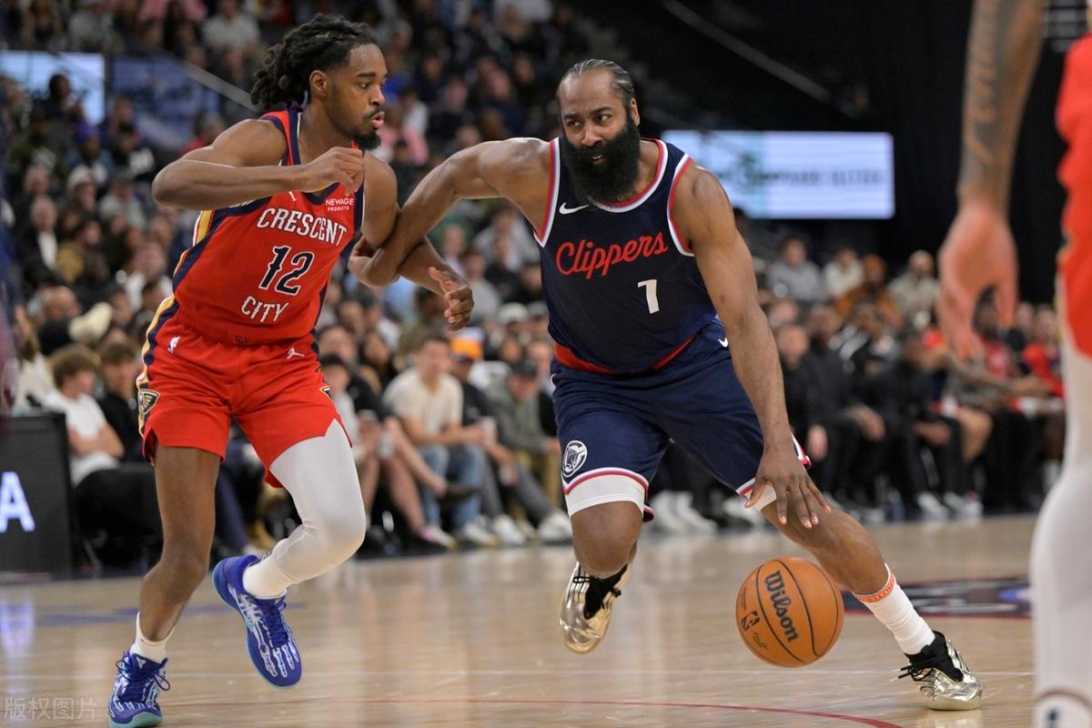 浓眉哥重要时刻战术调整,快船带队取胜! 浓眉哥重要时刻战术调整,快船带队取胜!