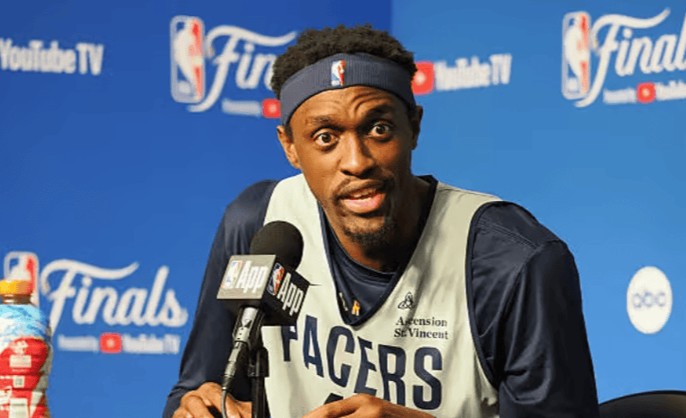 西亚卡姆在美国队比赛中出色防守,重返赛场引发热议! 西亚卡姆在美国队比赛中出色防守,重返赛场引发热议!