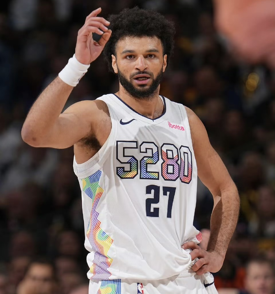 九游网页版阿森纳观众热烈欢呼！，穆雷迎来二十赛季出色发挥全场沸腾不已的简单介绍