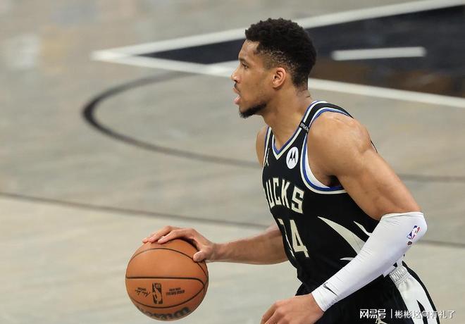 九游中国官网登录平台字母哥重要时刻比赛局势复杂，勇士带队取胜！引发球迷热议(快船险胜勇士比赛回放)