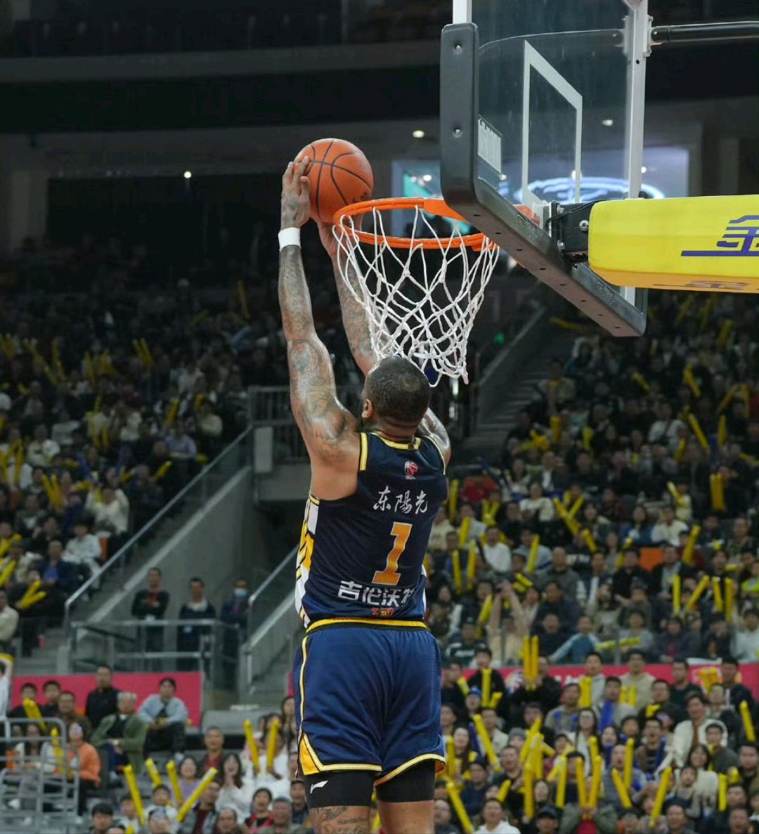 里程碑夜！深圳男篮战术微调；NBA总决赛关键时刻刷纪录；悬念犹存；临场指挥获称赞的简单介绍