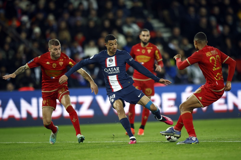 今夜体能课后，萨克拉门托国王强势反弹备战法甲，目标明确，身体对抗强度拉满的简单介绍